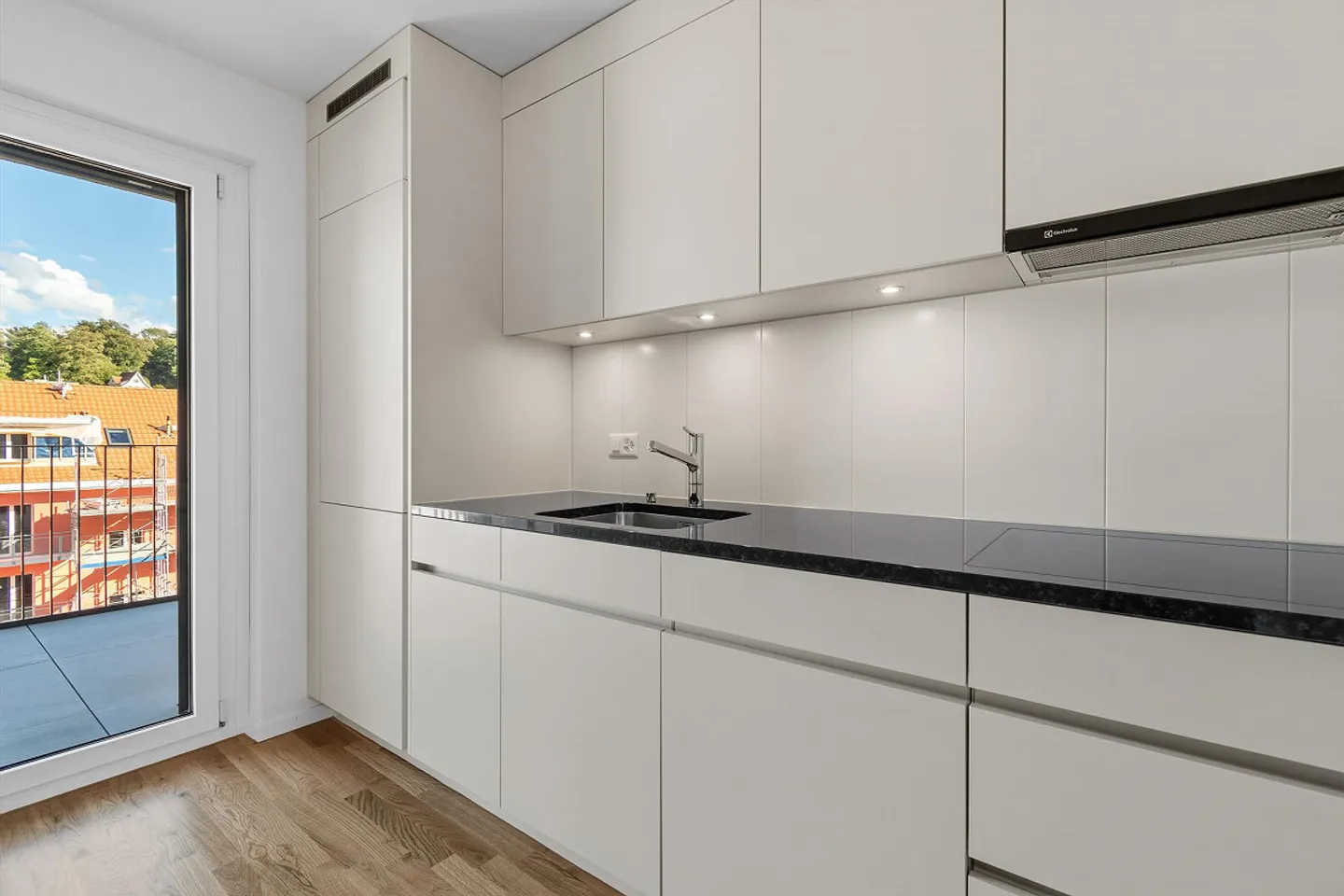 Modern 2.5-room apartment with patio - Photo 2 of 6