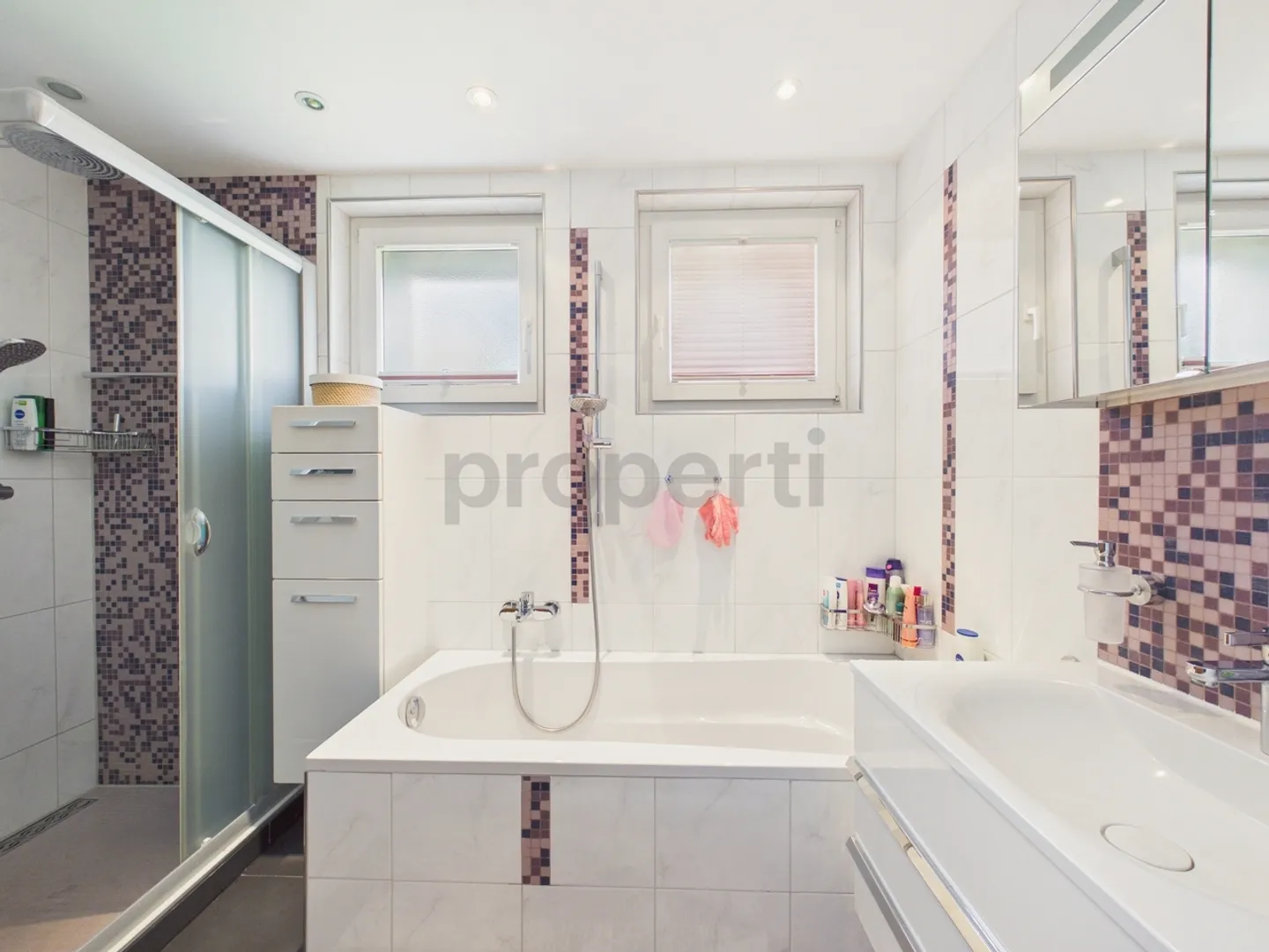 Grosszügiges 7.5-Zimmer-Einfamilienhaus mit Balkon - Foto 11 von 13