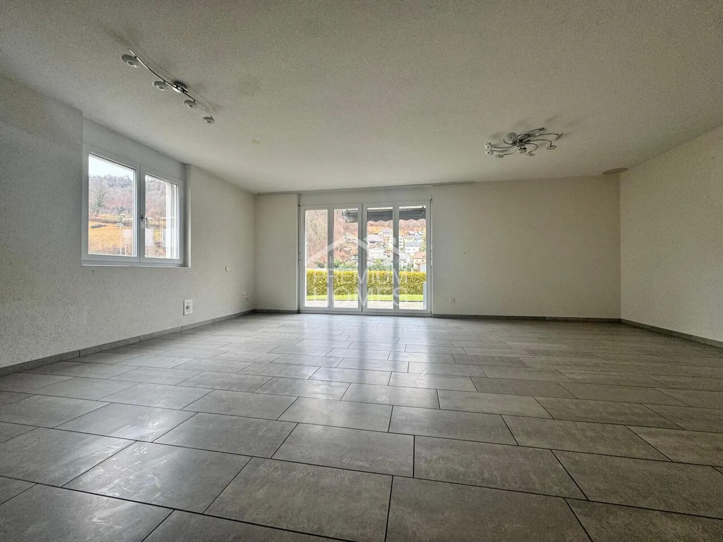 Casa unifamiliare con giardino e terrazza - Foto 4 di 9