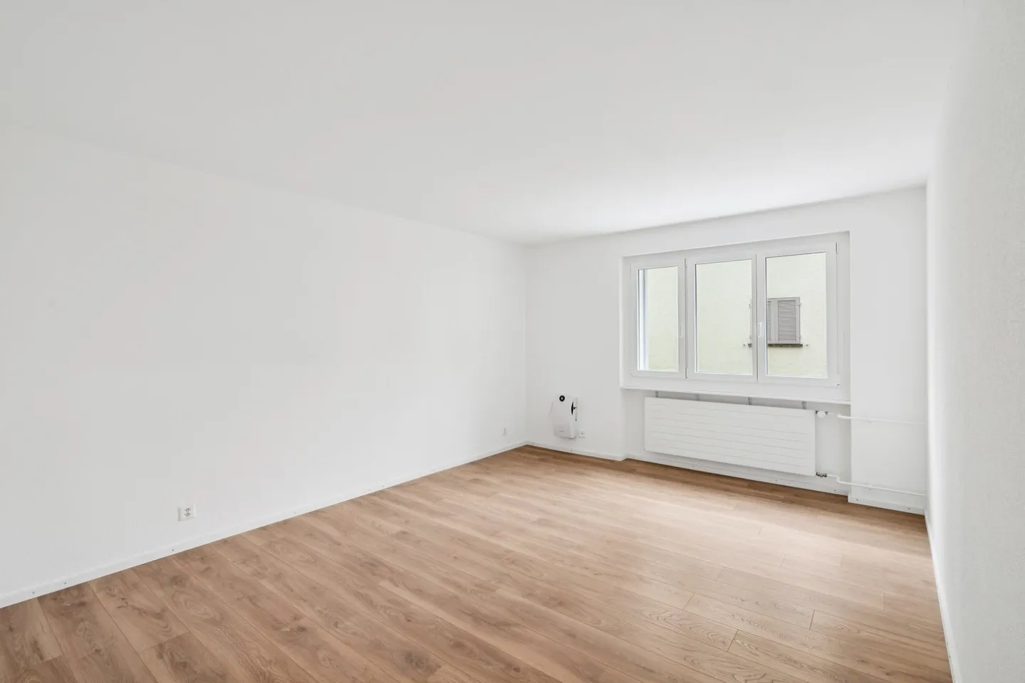 Charming Garden Apartment in Glattbrugg - Photo 3 of 9