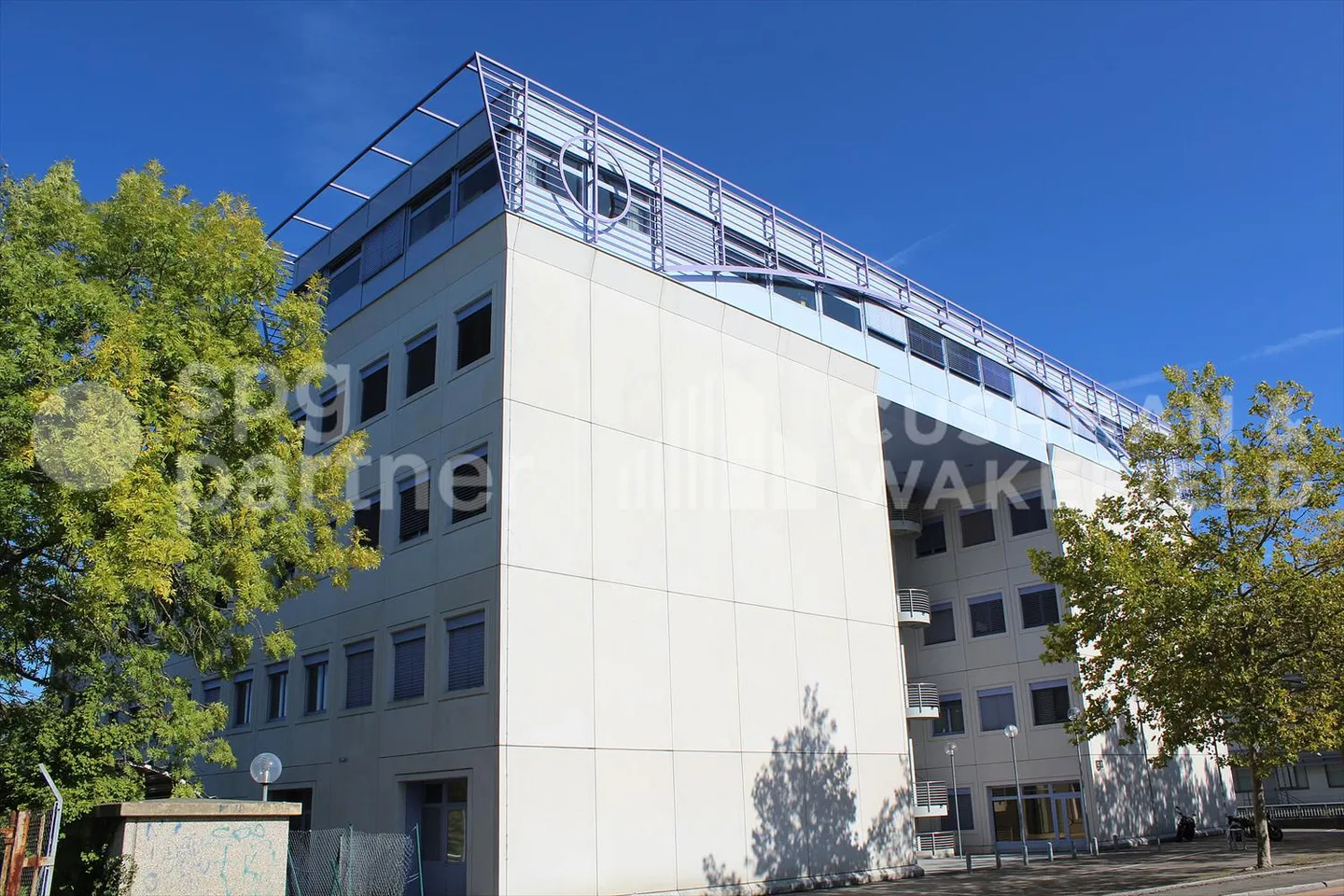 Grand-Puits 42 - Locaux artisanaux et bureaux à Meyrin Village avec parkings et accès logistique - Photo 1 sur 5