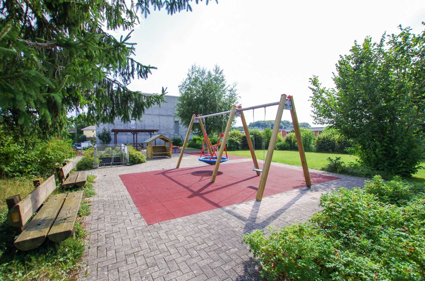 Grosses und familienfreundliches Reihenhaus mit Garten und Terrasse und Doppelga - Foto 11 von 12