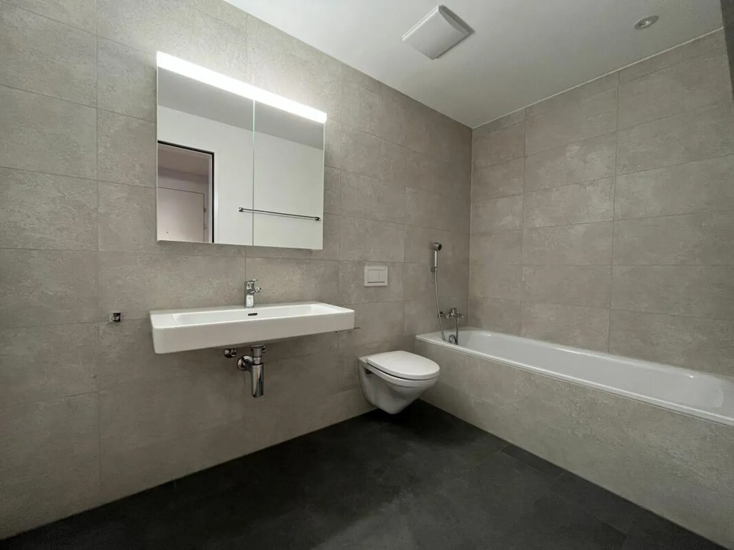 Modern 3.5-room apartment in the heart of Dagmersellen - Photo 4 of 8