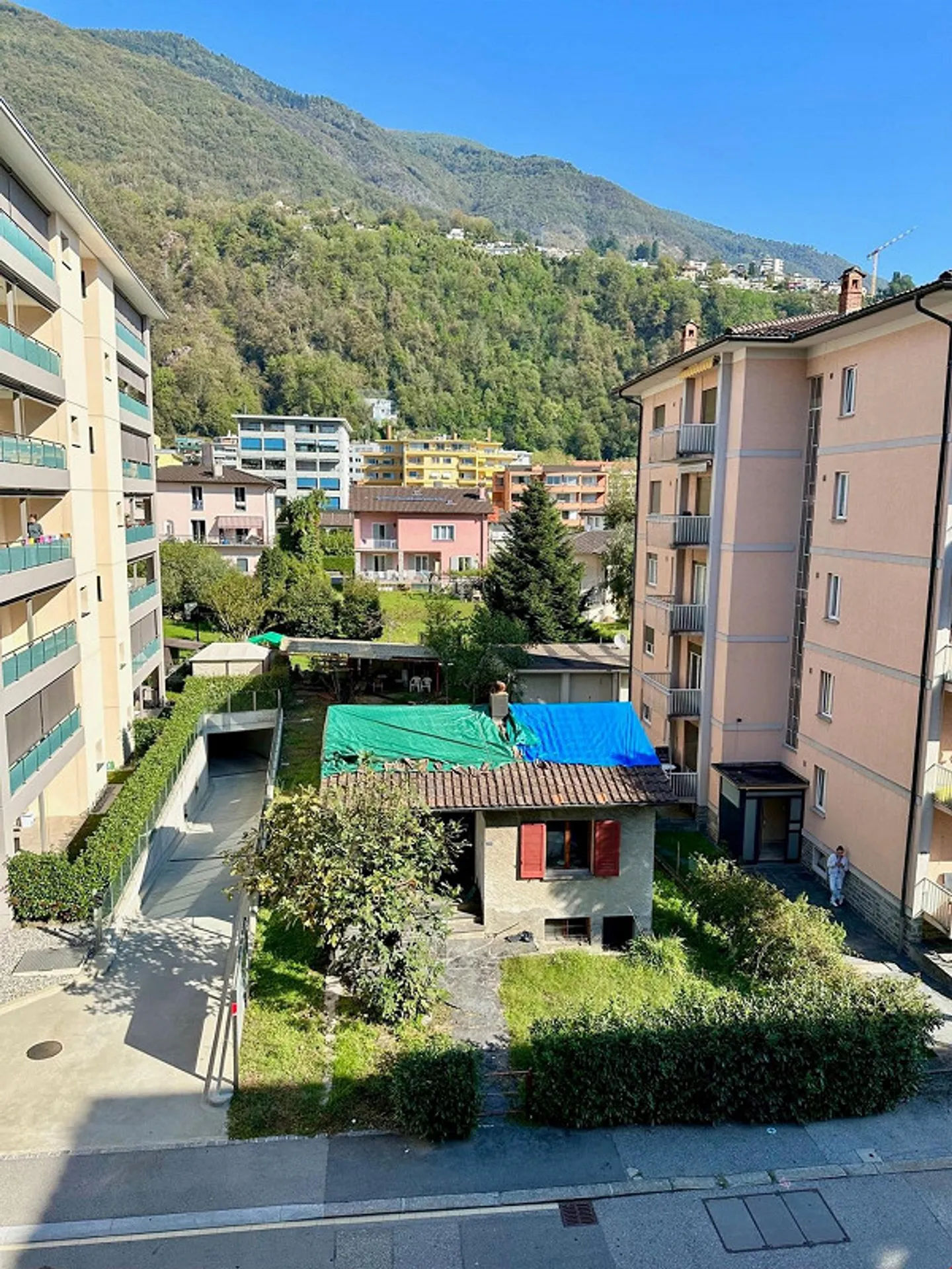 Petite maison avec terrain constructible - Photo 1 sur 6