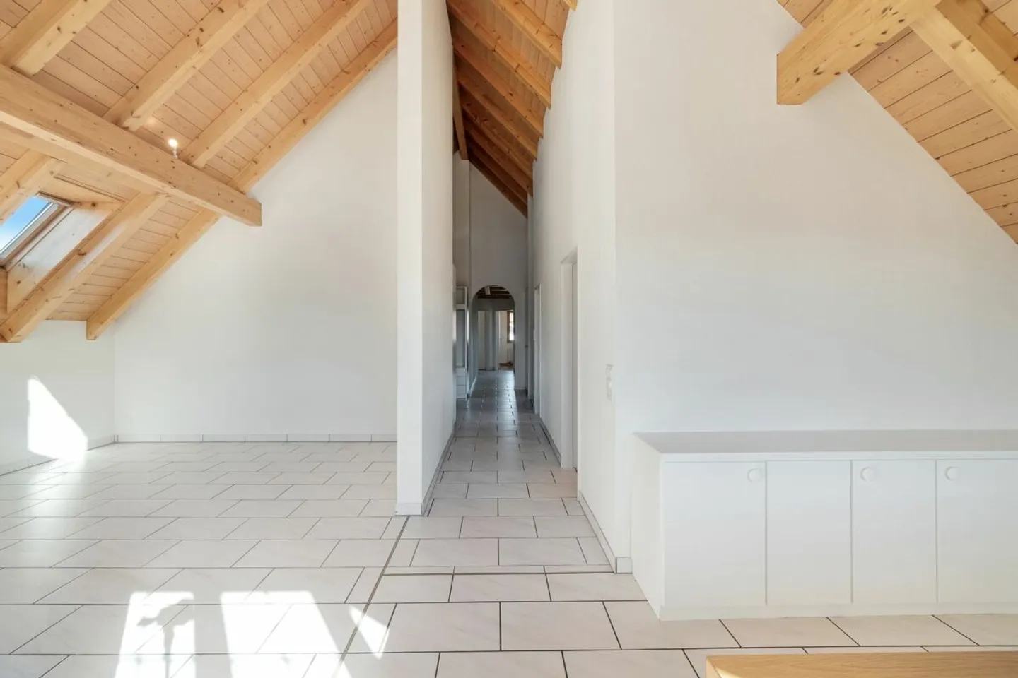 Apartment for rent - Photo 2 of 14