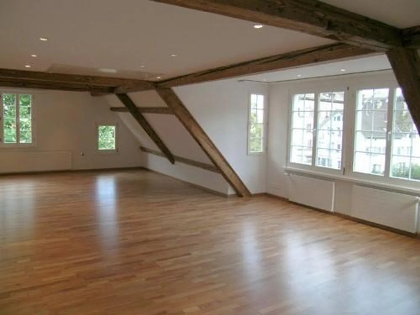 Charmante 5.5 Zimmer-Attikawohnung im Dorfkern - Foto 2 di 8