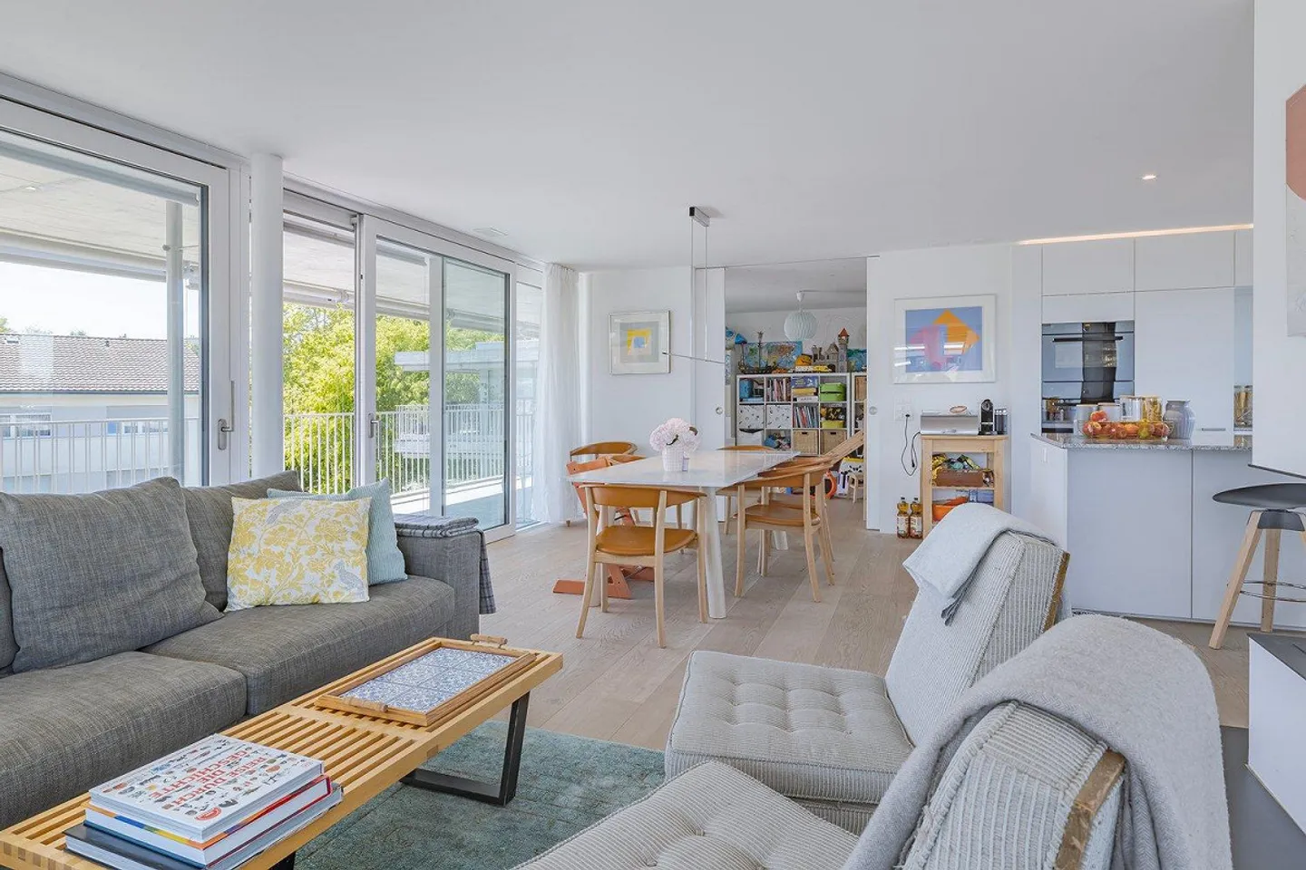 Spacious Attic Oasis with 117 m² Terrace and Fireplace - Photo 4 of 13