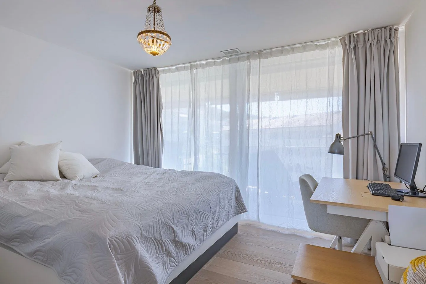 Spacious Attic Oasis with 117 m² Terrace and Fireplace - Photo 9 of 13