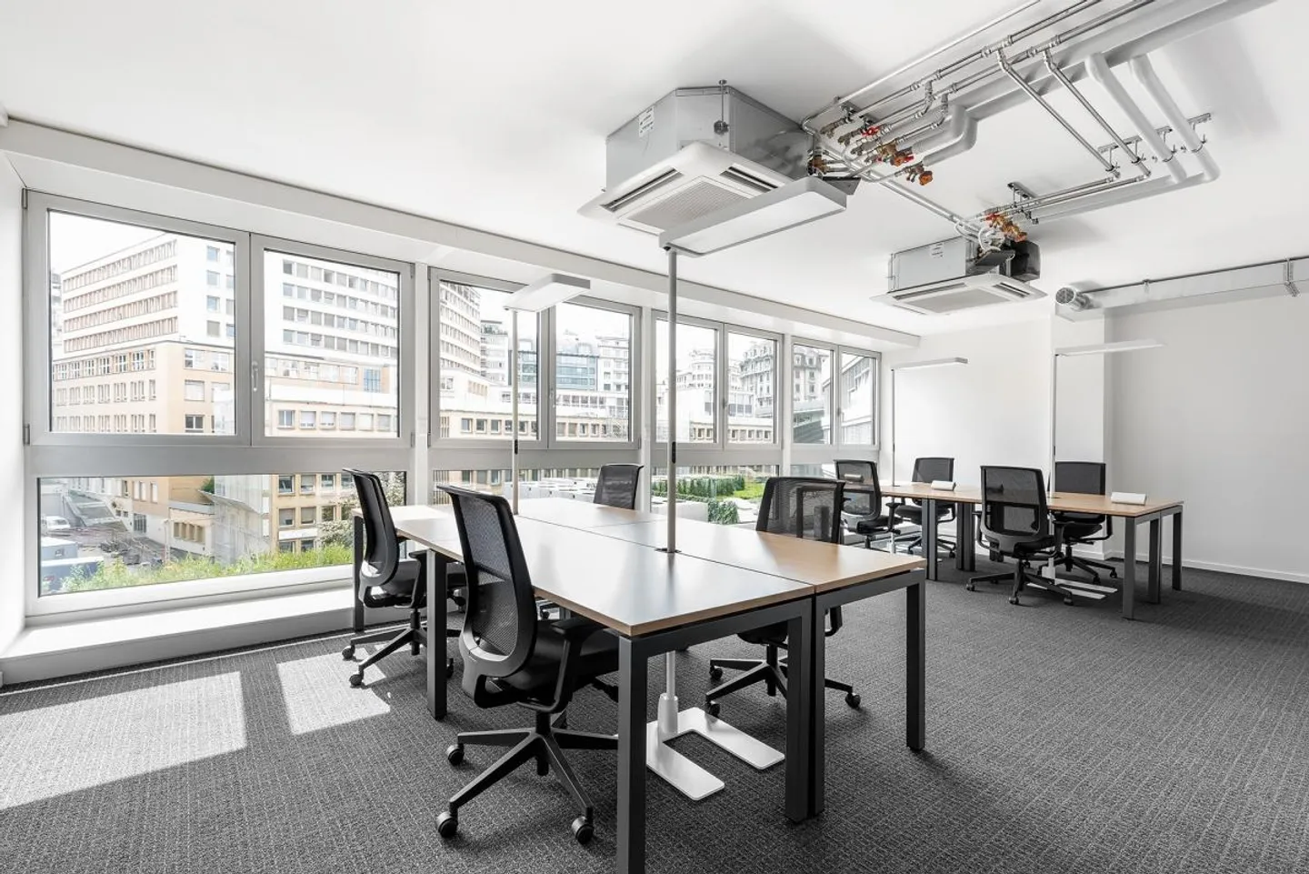 Espace de bureau privé pour 3 personnes à Regus Bessières - Photo 3 sur 8