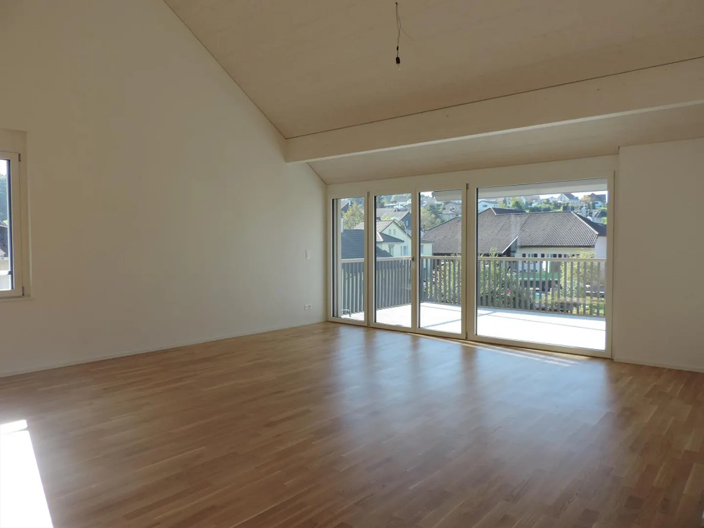 Geräumige Dachgeschosswohnung in Dulliken - Foto 1 von 13