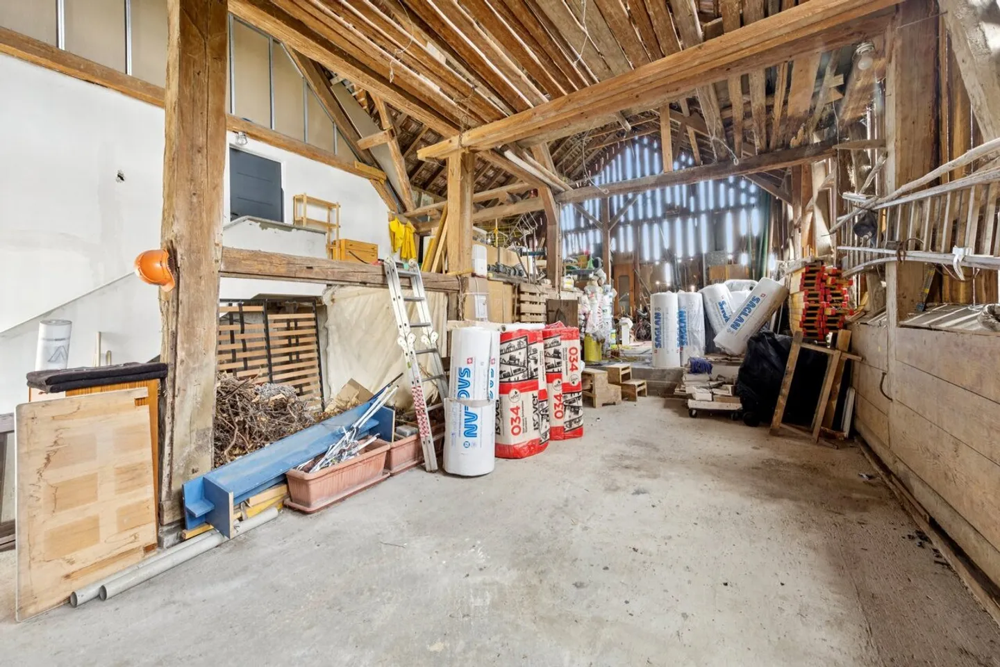 Building to renovate in the center of the village. - Photo 8 of 12