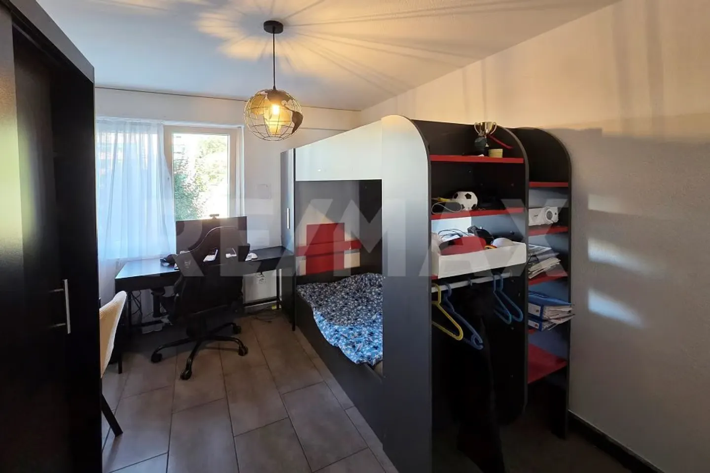 Well-maintained 4½-room apartment in a family-friendly neighborhood - Photo 4 of 9