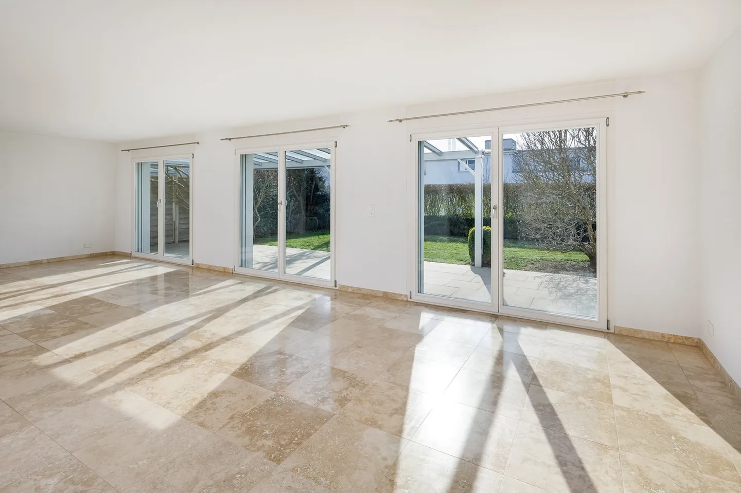 Living in peace. Well connected. Being at home. - Photo 3 of 9