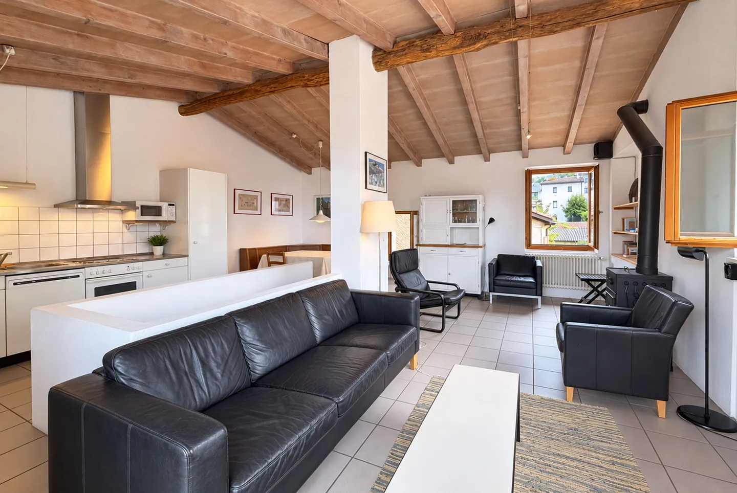 MAISON SPACIEUSE ET CARACTÉRISTIQUE DE 6,5 PIÈCES À CADRO - Photo 4 sur 13