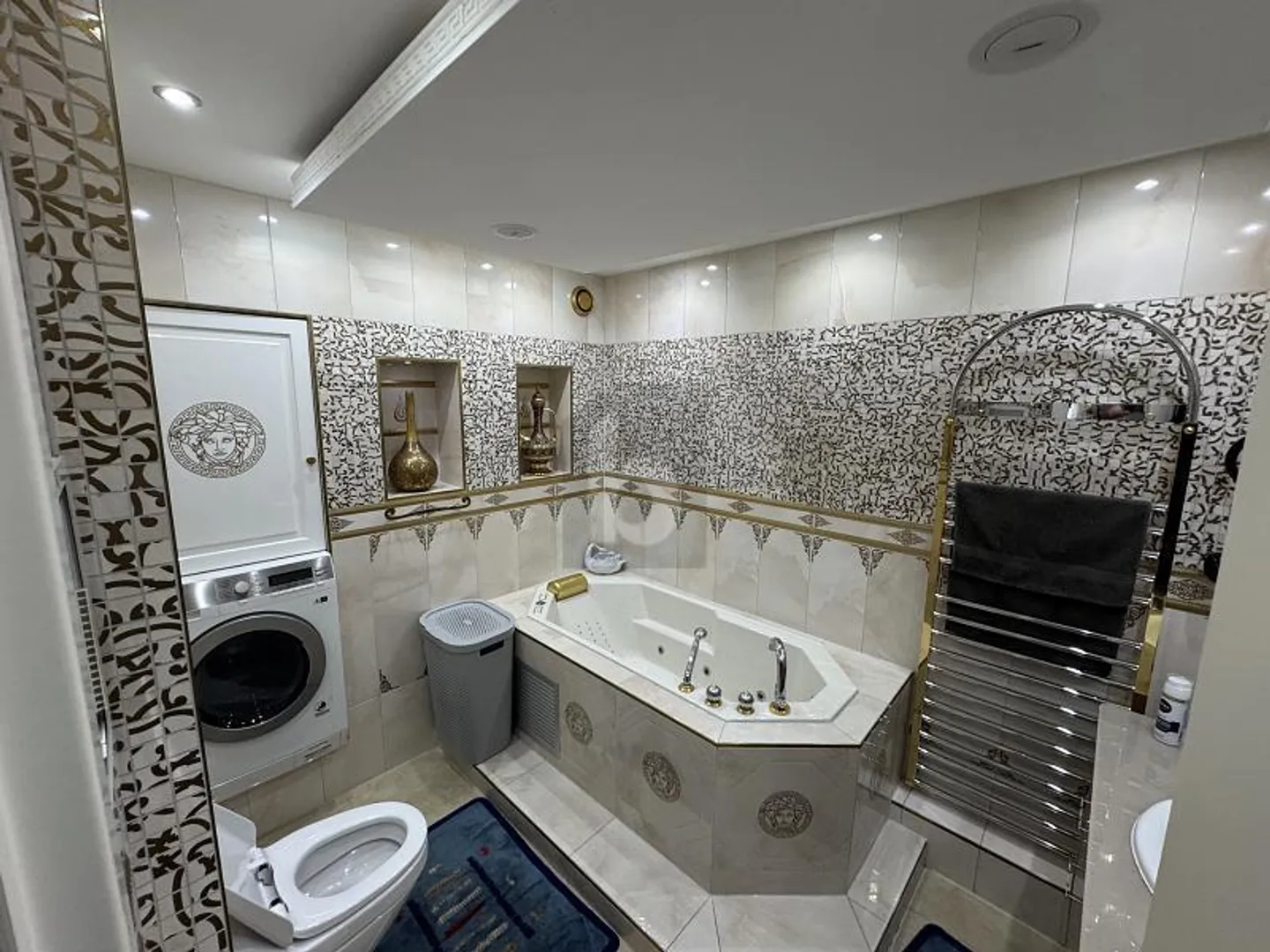 MODERN IN CENTRAL LOCATION - Photo 5 of 6