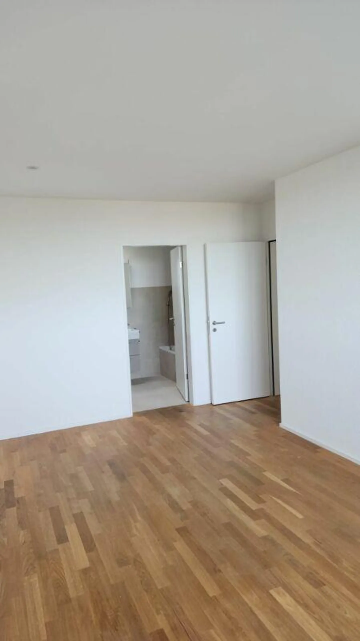 Modernes Attikawohnung mit Aussicht - Foto 3 von 12