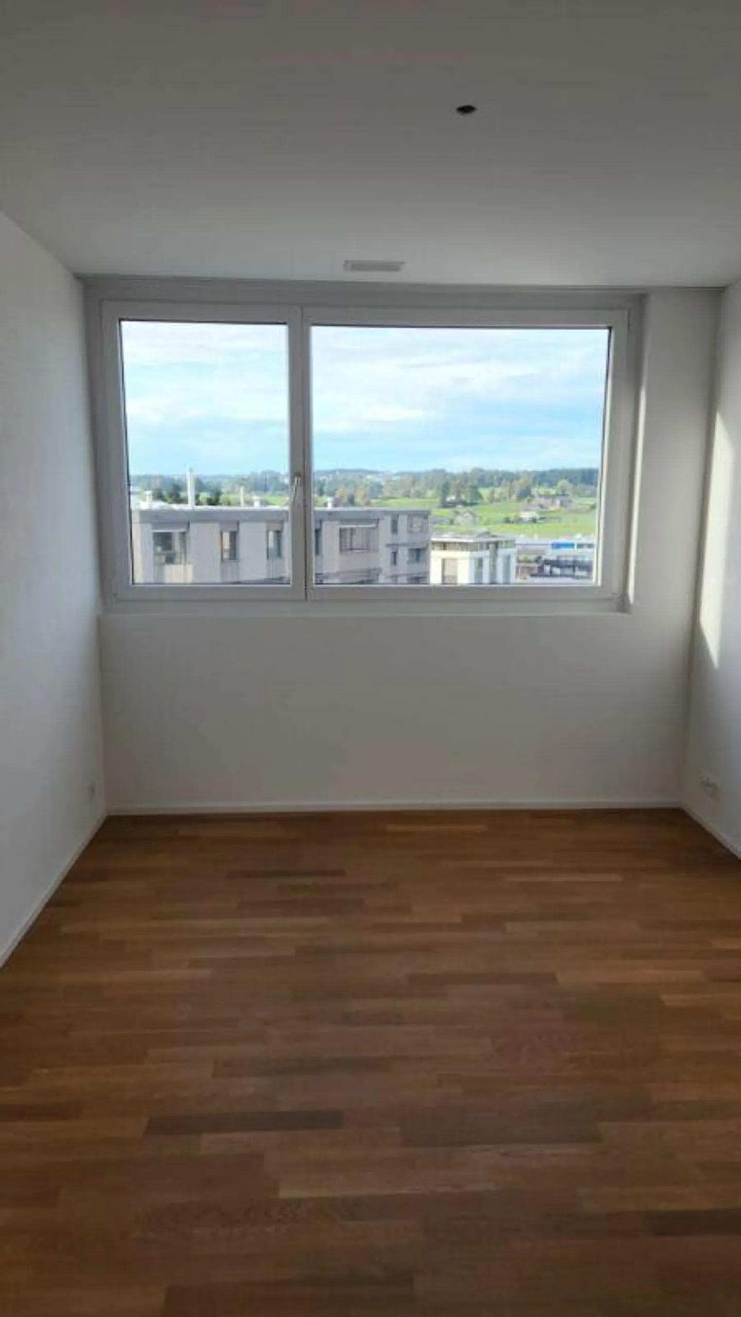 Modernes Attikawohnung mit Aussicht - Foto 4 von 12