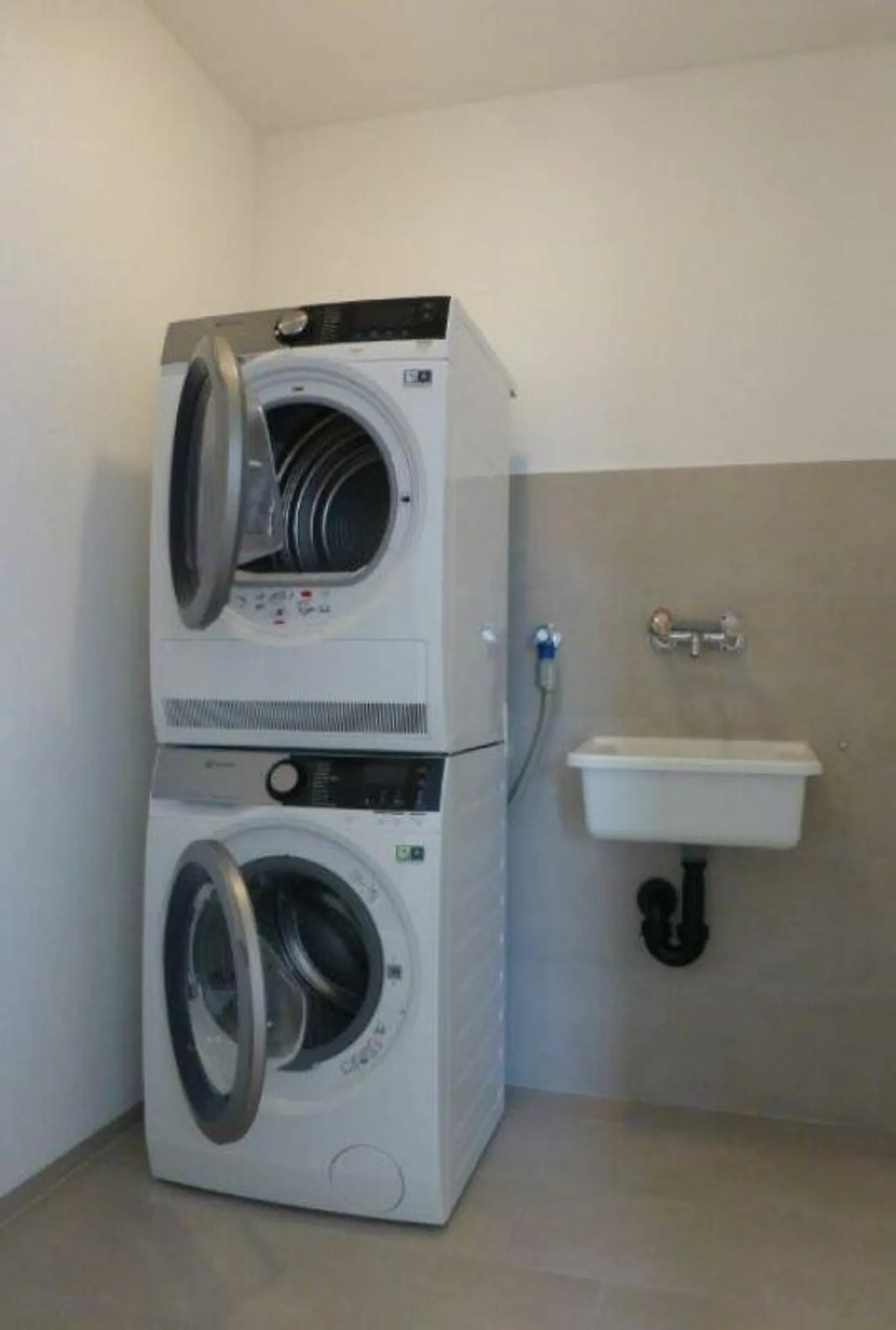 Modernes Attikawohnung mit Aussicht - Foto 9 von 12