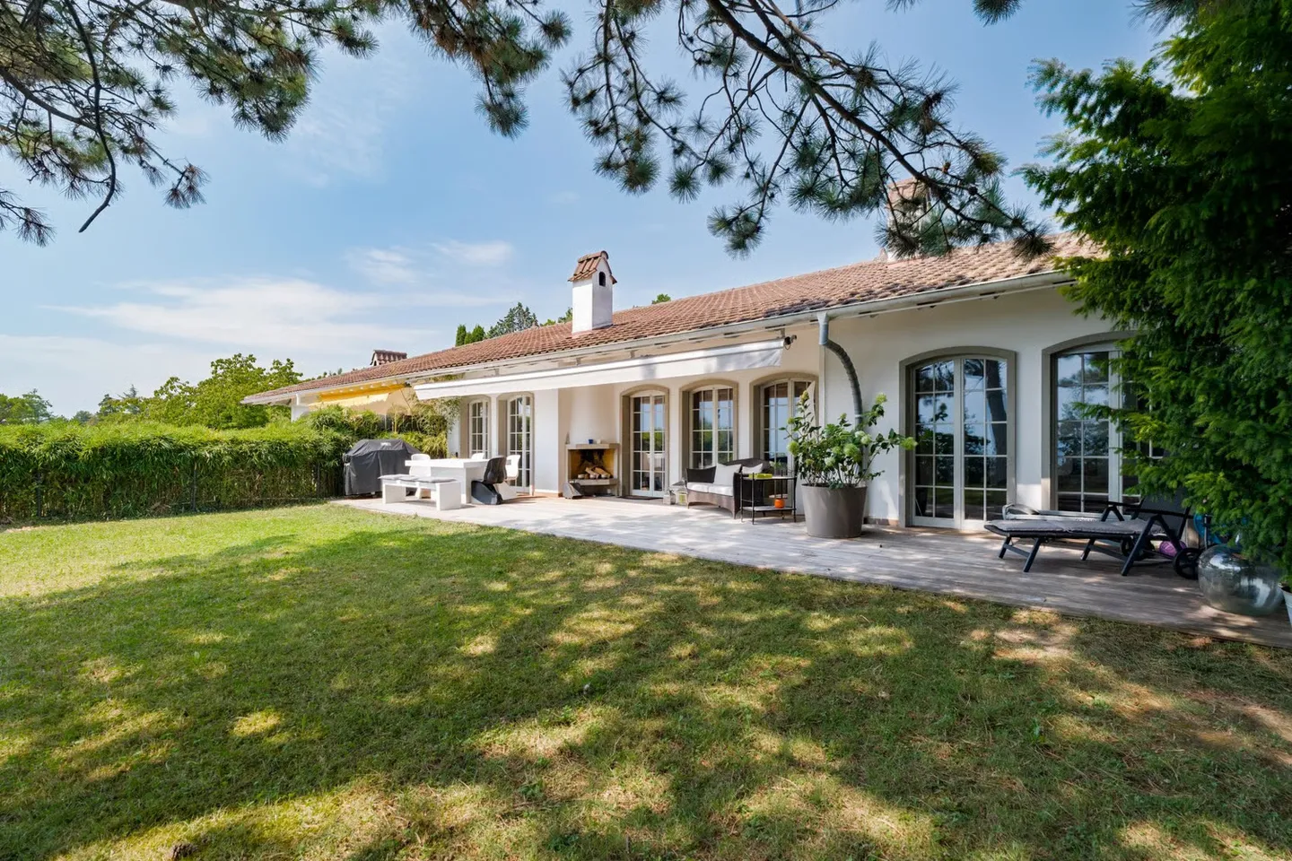 Exceptional Semi-Detached Villa with Panoramic Views of Lake Geneva and the Alps in Vevey - Foto 1 von 13