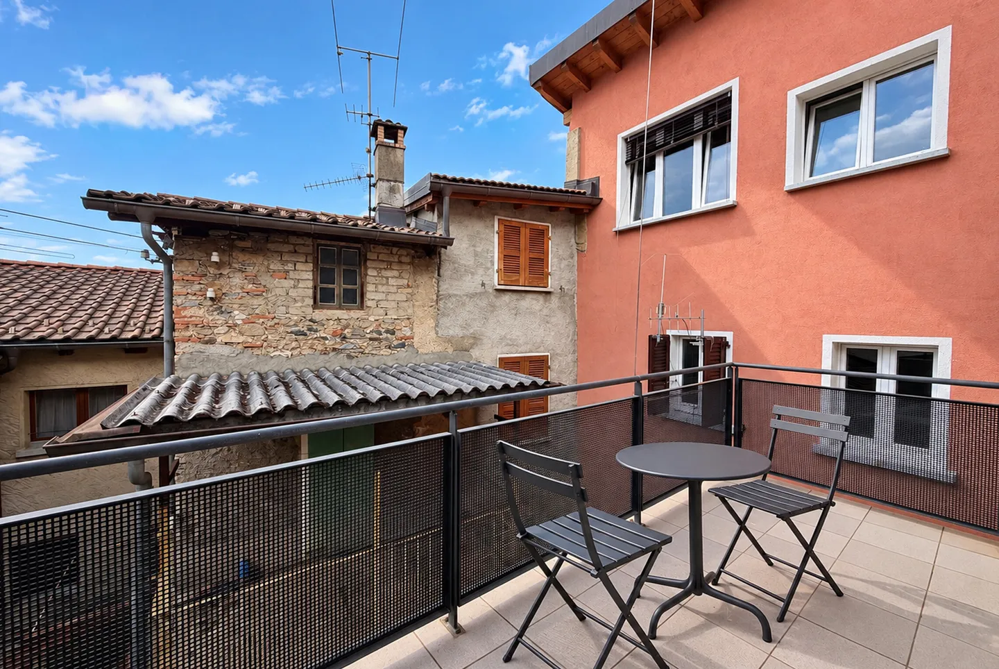 MAISON SPACIEUSE ET CARACTÉRISTIQUE DE 6,5 PIÈCES À CADRO - Photo 9 sur 13