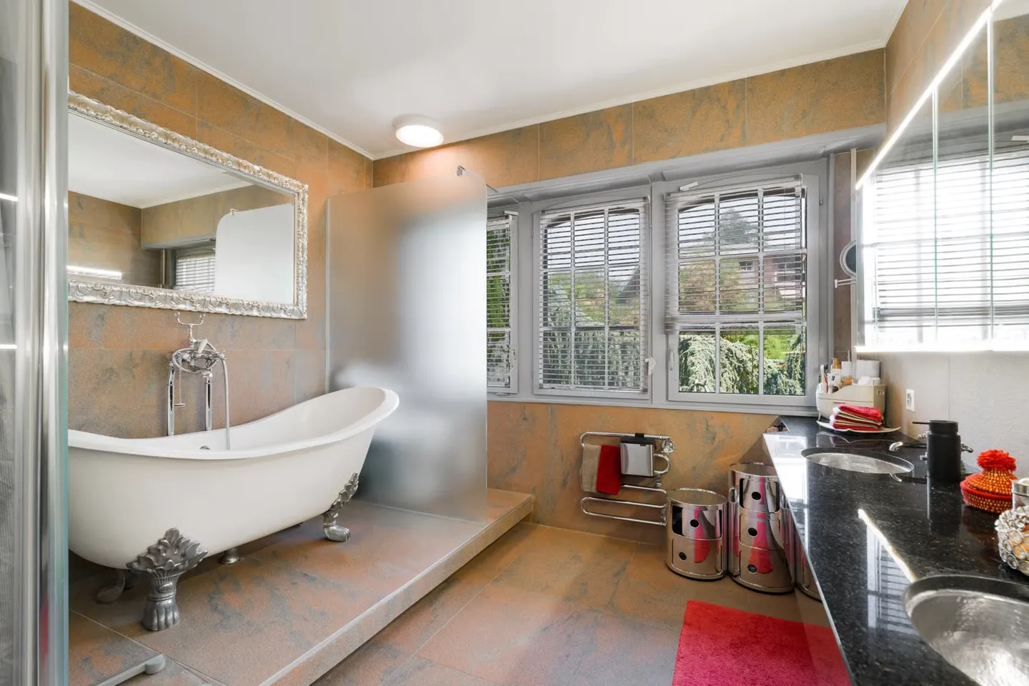 Exceptional Semi-Detached Villa with Panoramic Views of Lake Geneva and the Alps in Vevey - Foto 10 von 13