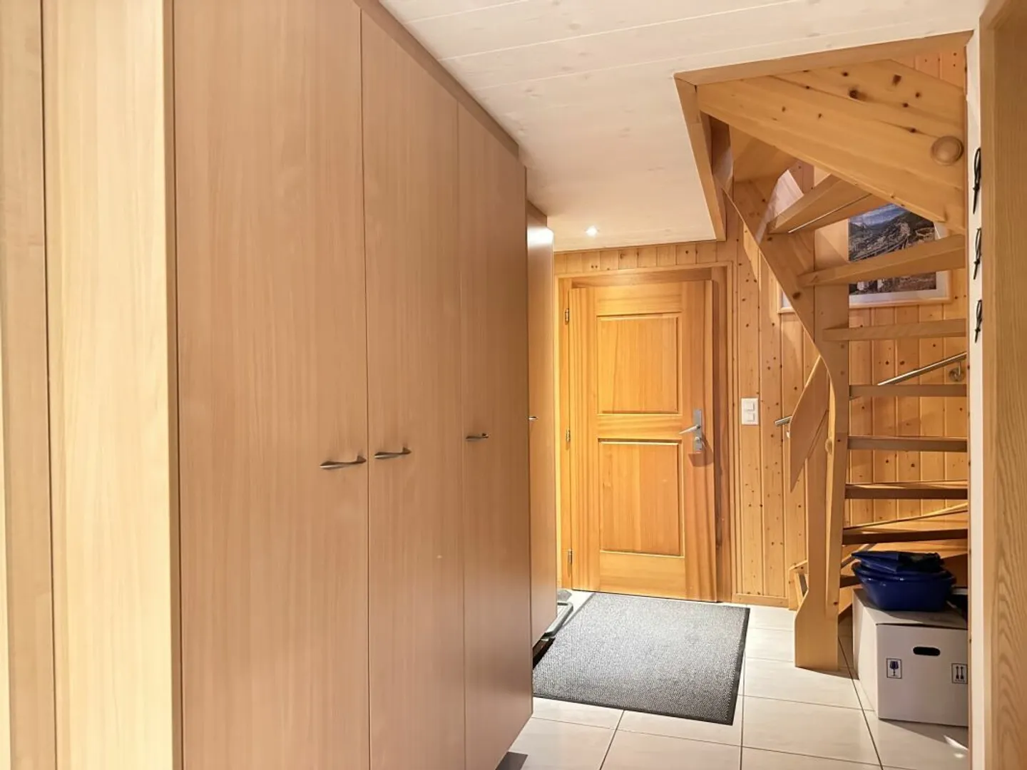 Casa residenziale con patio, giardino, garage e laboratorio - Foto 6 di 15