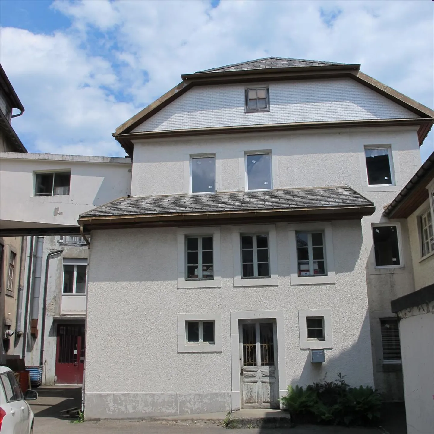 Wohngebäude - Foto 1 von 7