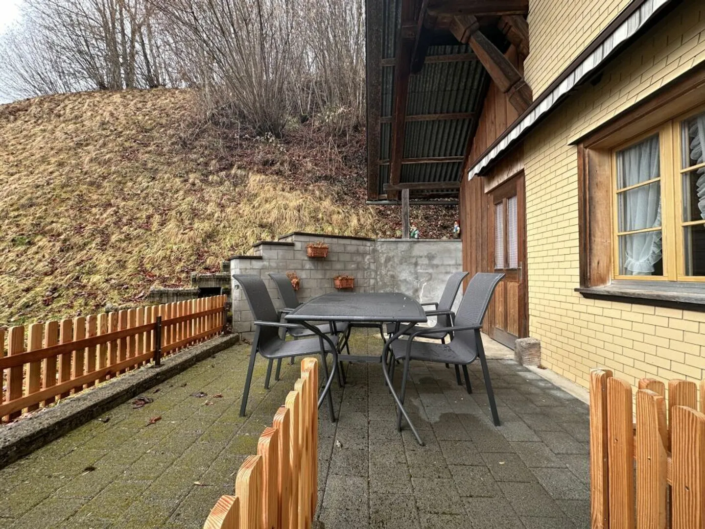 Casa residenziale con patio, giardino, garage e laboratorio - Foto 14 di 15