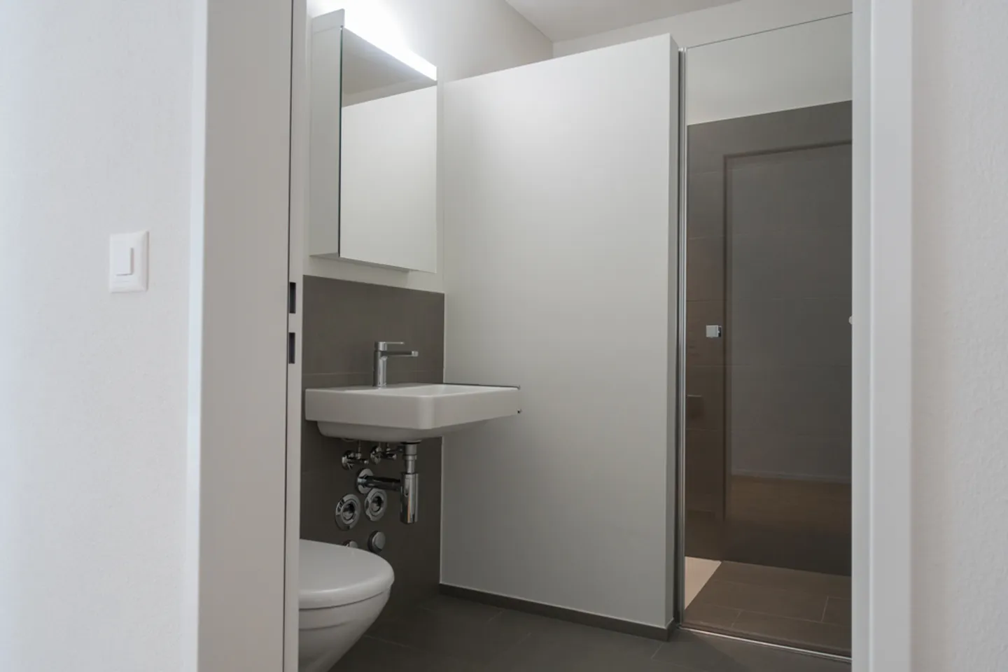 Living in the Glarus hinterland with a magnificent view of the mountains - Photo 6 of 8