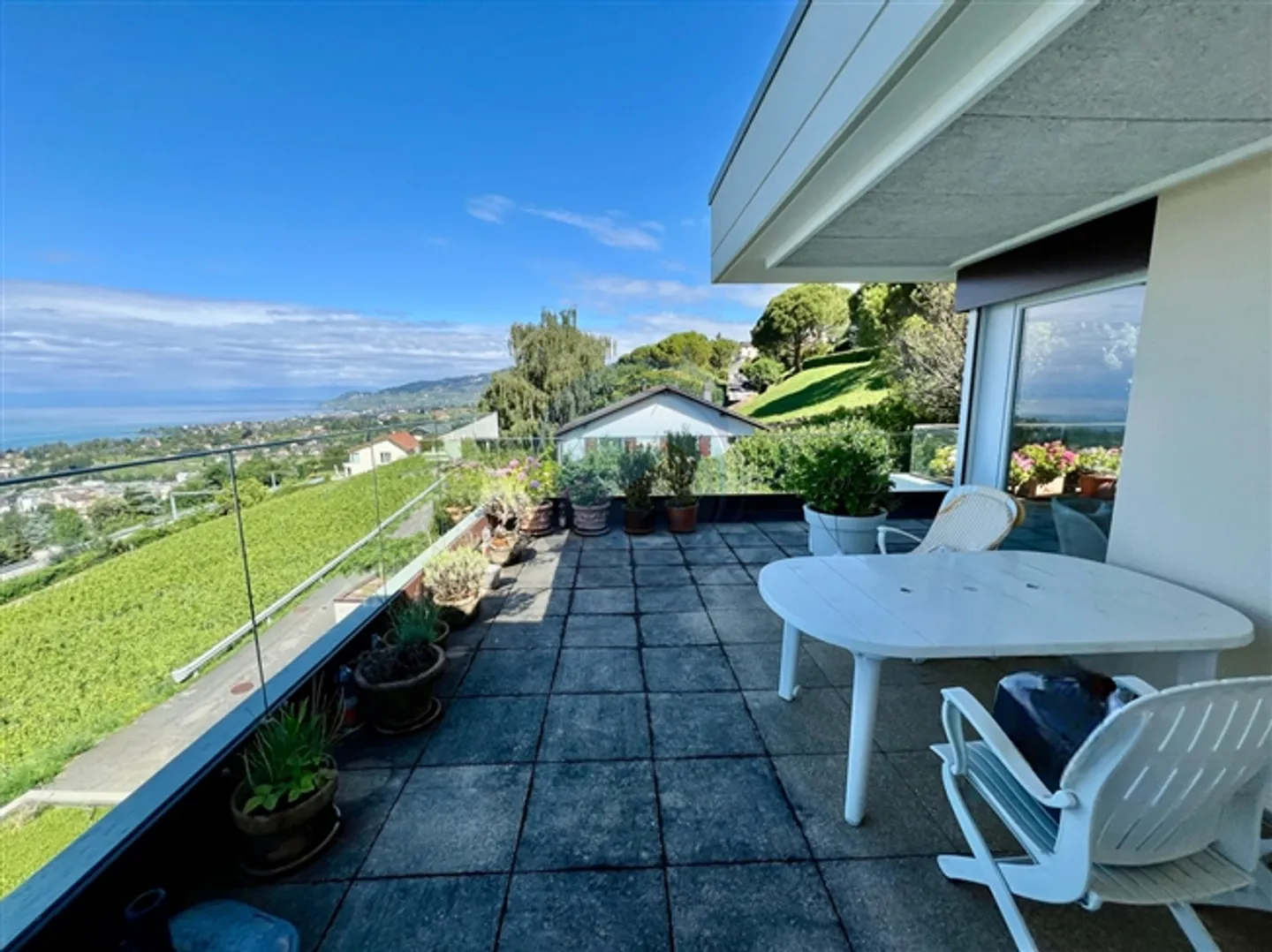 «PRÄCHTIGES 4.5 ZIMMER PENTHOUSE MIT PANORAMABLICK AUF DEN SEE» - Foto 3 von 10