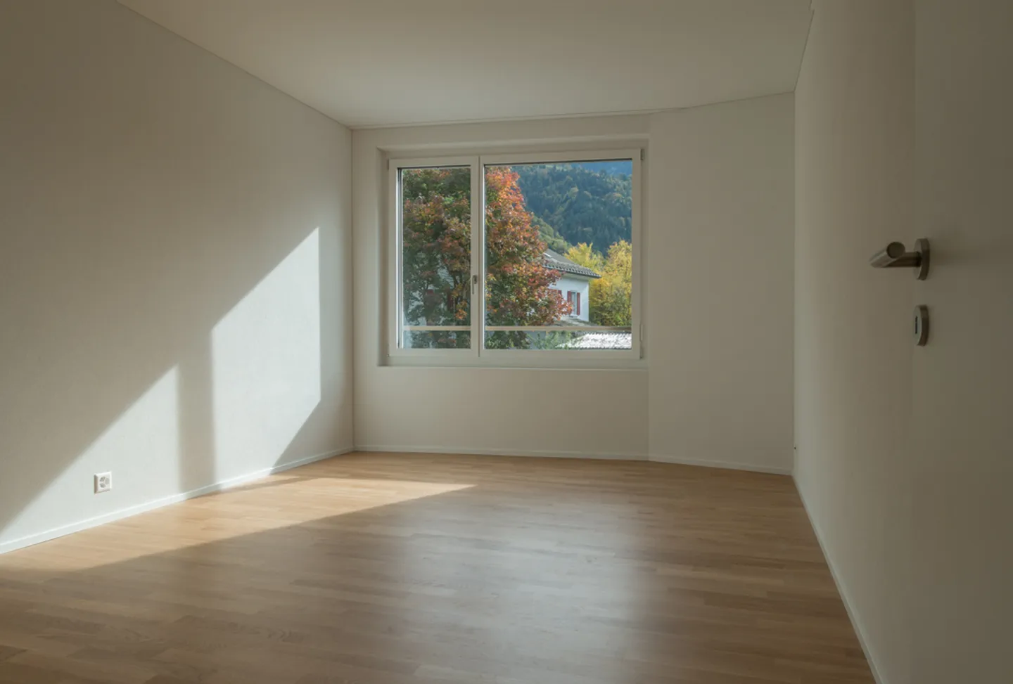 Living in the Glarus hinterland with a magnificent view of the mountains - Photo 8 of 8