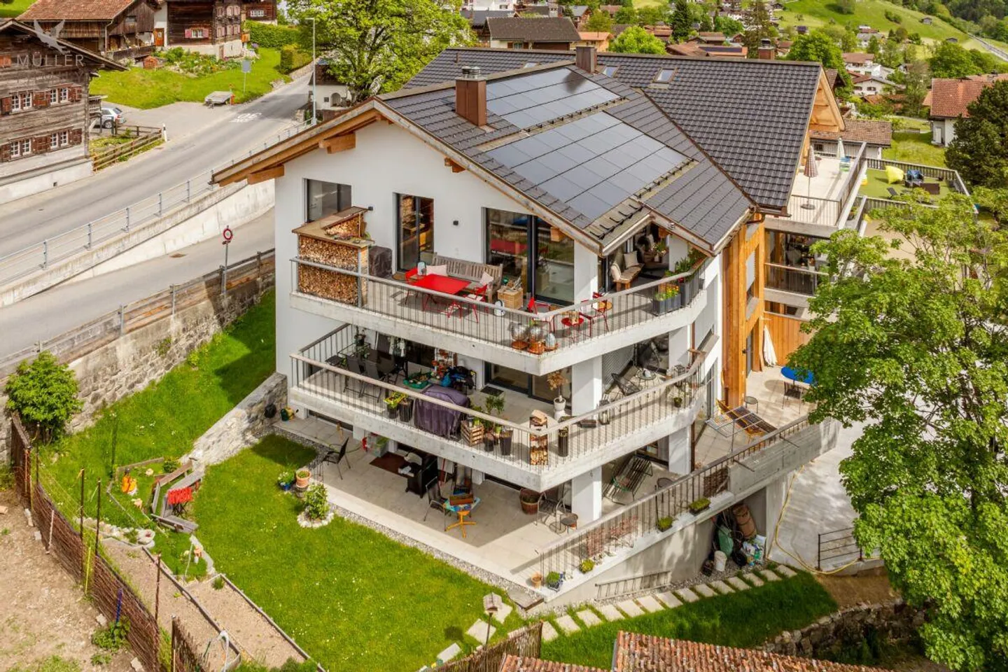 Stilvolle 3 1/2 Zimmer-Gartenwohnung (Erstwohnung) mit Einfamilienhaus-Charakter - Foto 4 von 13