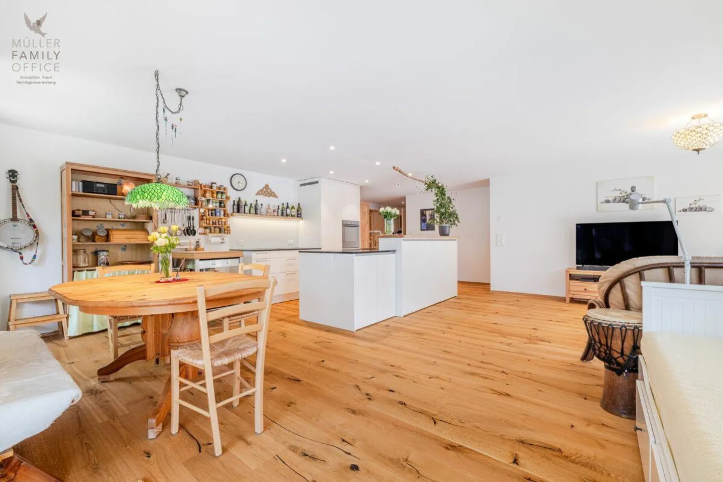 Stilvolle 3 1/2 Zimmer-Gartenwohnung (Erstwohnung) mit Einfamilienhaus-Charakter - Foto 3 von 13