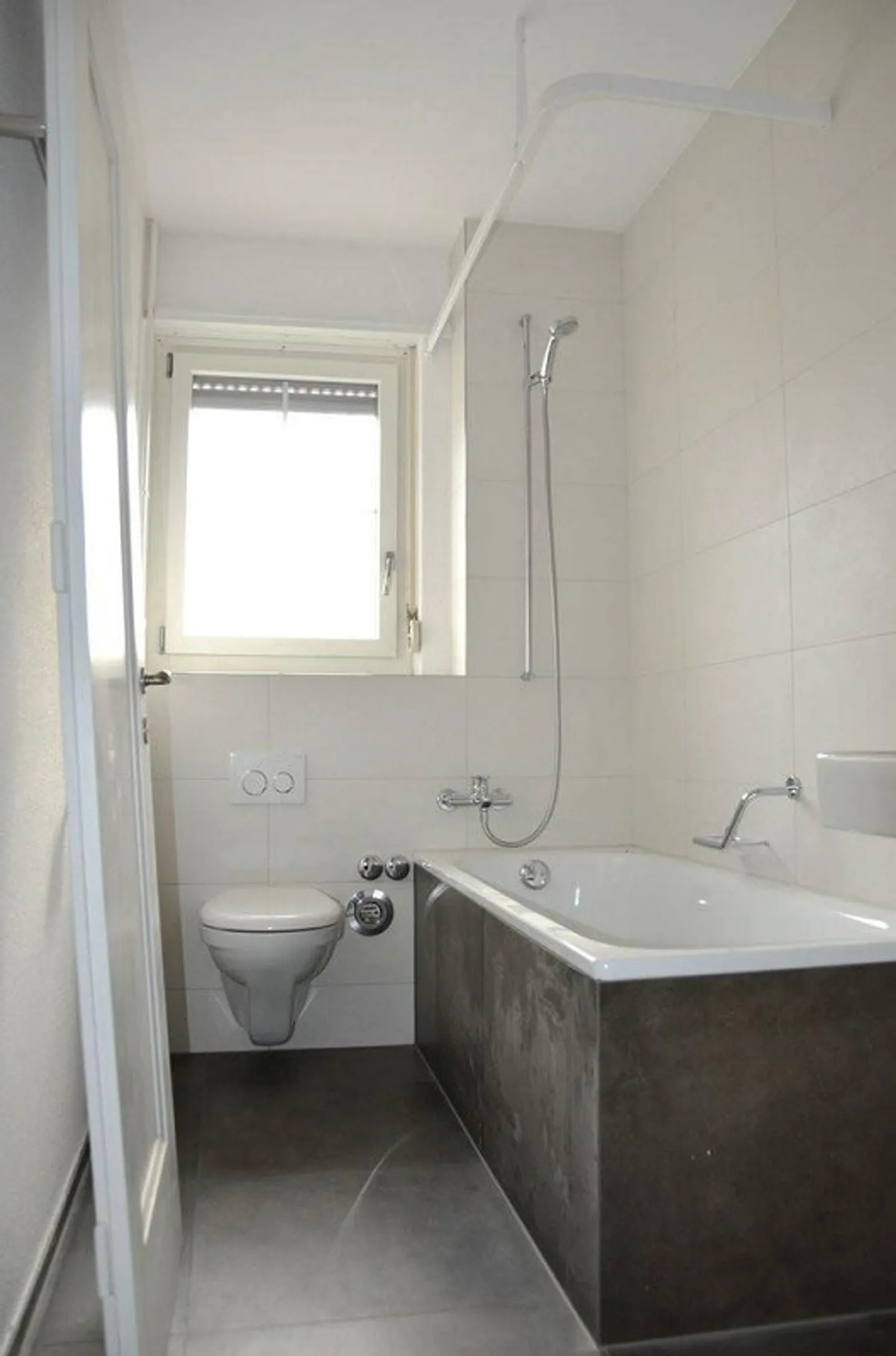 Renovated Attic Apartment in Liebefeld - Photo 4 of 4