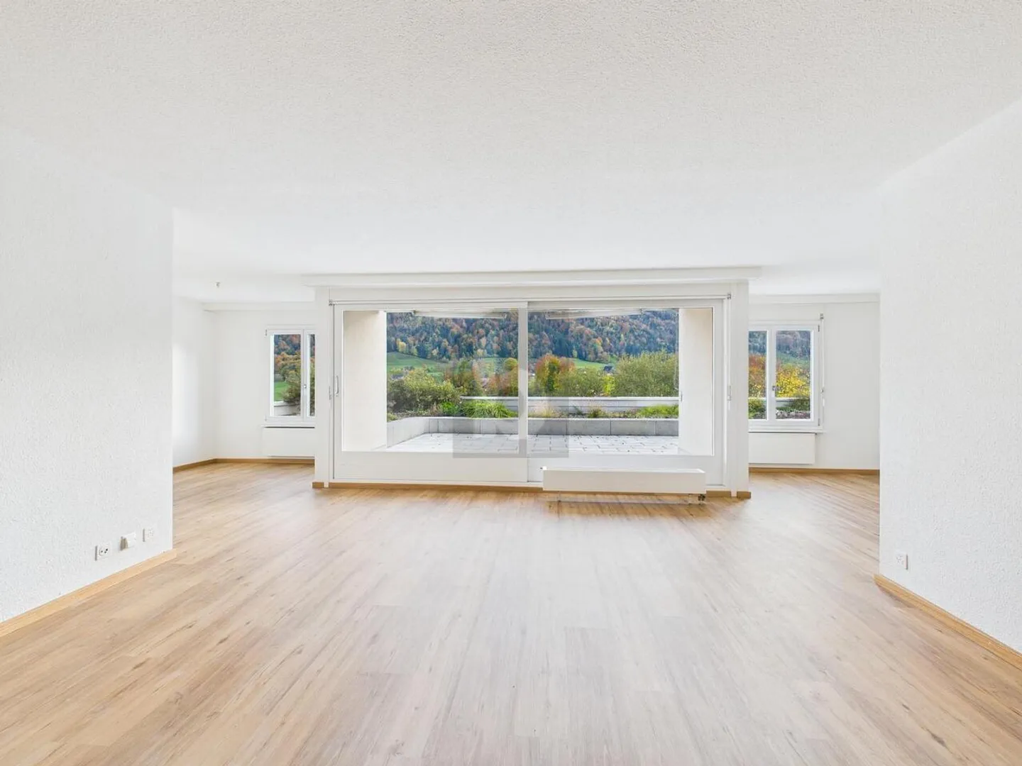 RISTRUTTURATO, FACILE DA MANUTENERE CON UNA VISTA MAGNIFICA - Foto 2 di 6