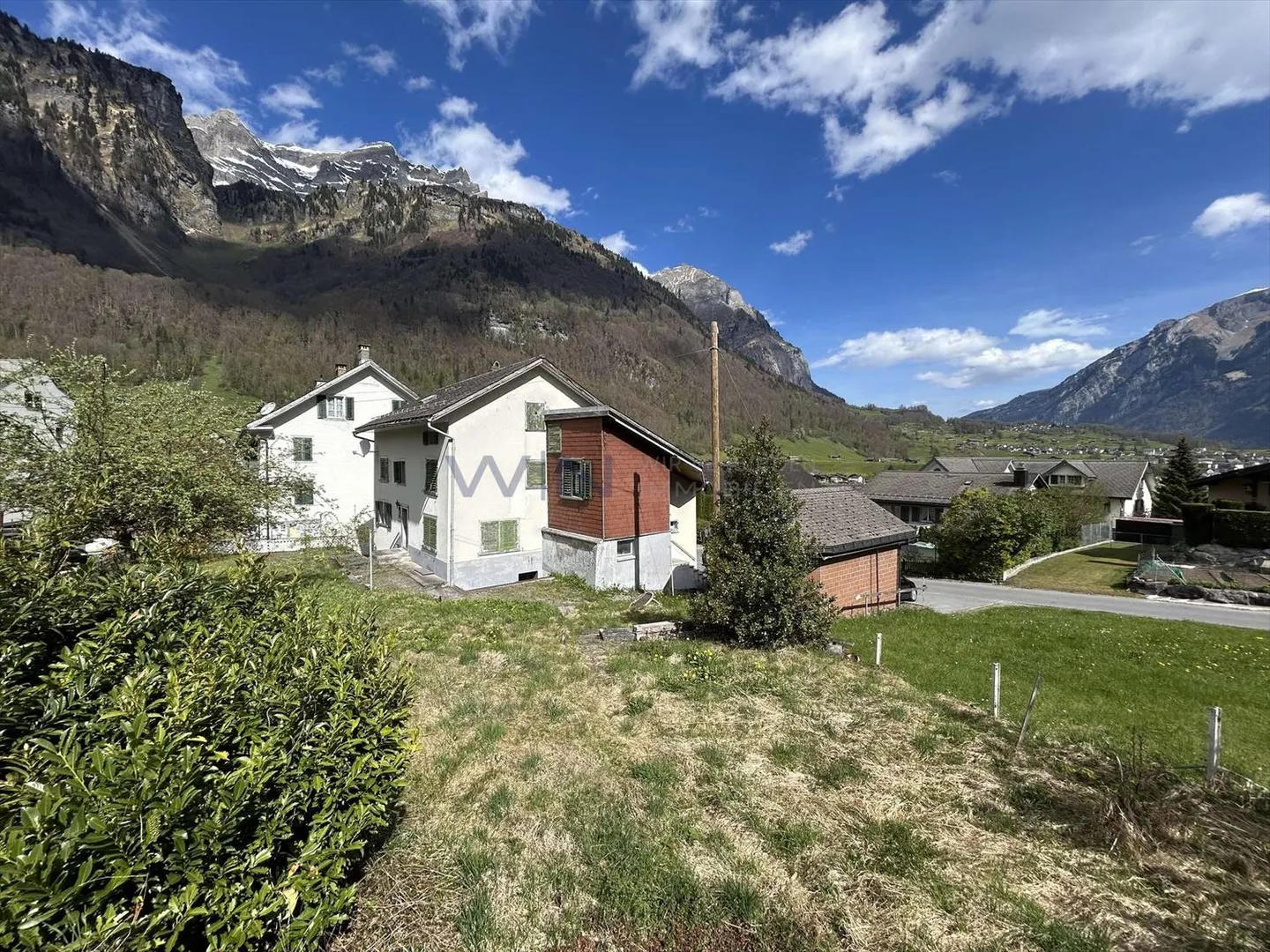 «Neubau, Doppeleinfamilienhaus mit bewilligtem Projekt» - Foto 1 von 4