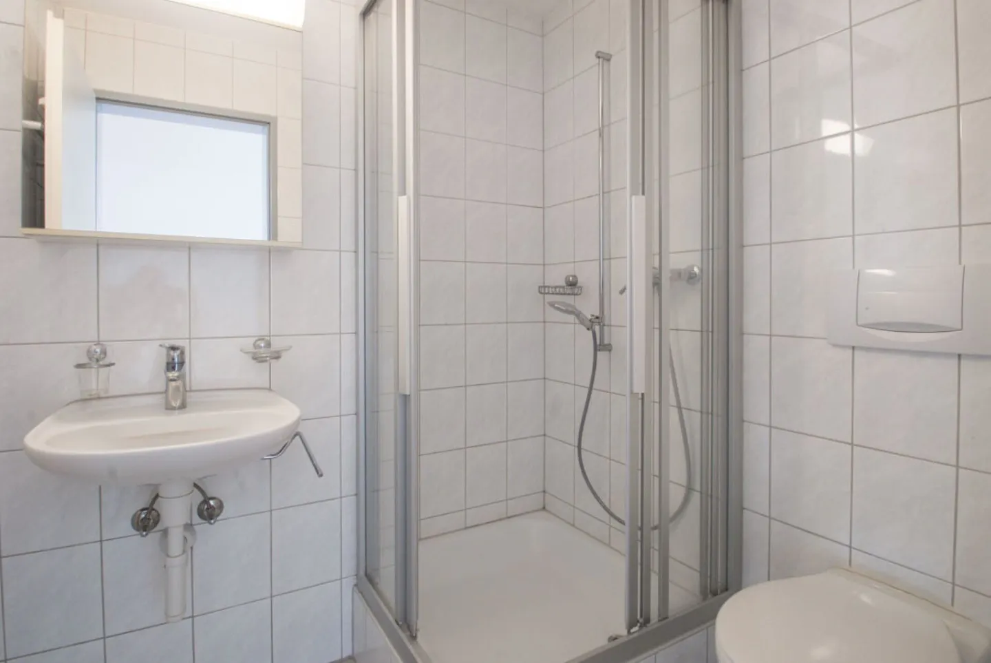 Bright apartment in a great location - Photo 11 of 17