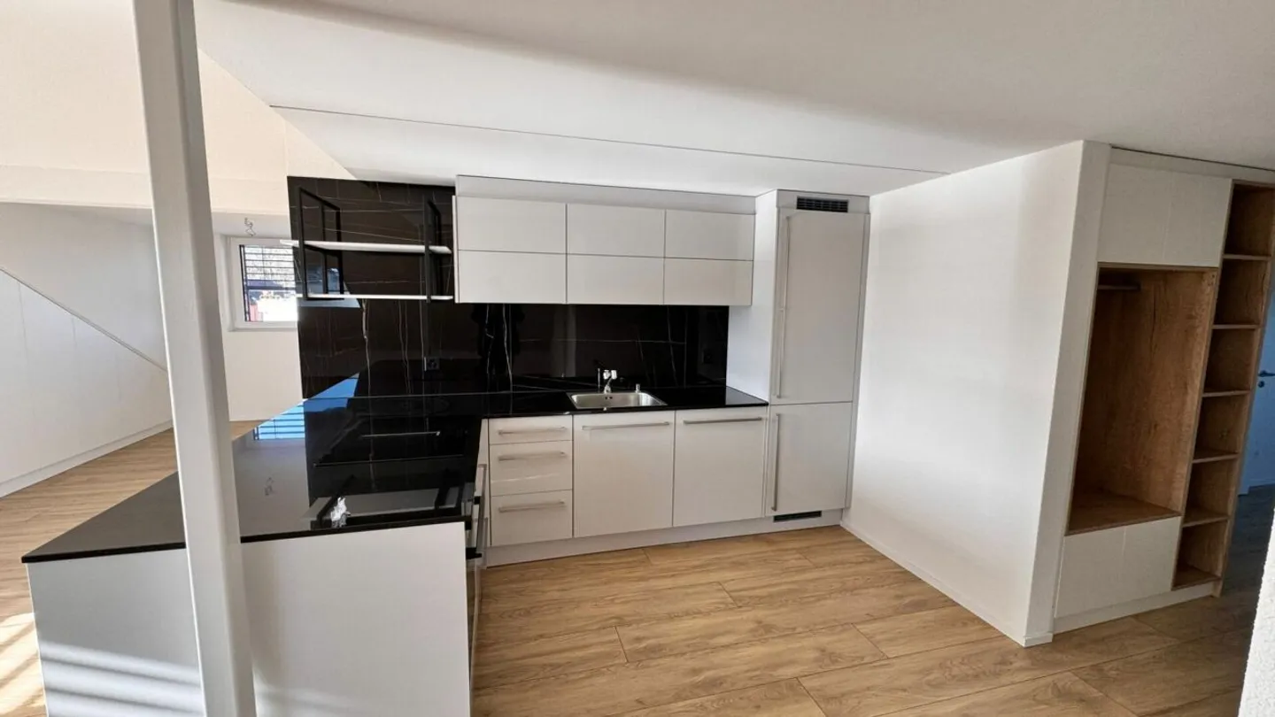 Appartamento attico 3.5 stanze appena ristrutturato con accesso diretto all'ascensore - Foto 5 di 11