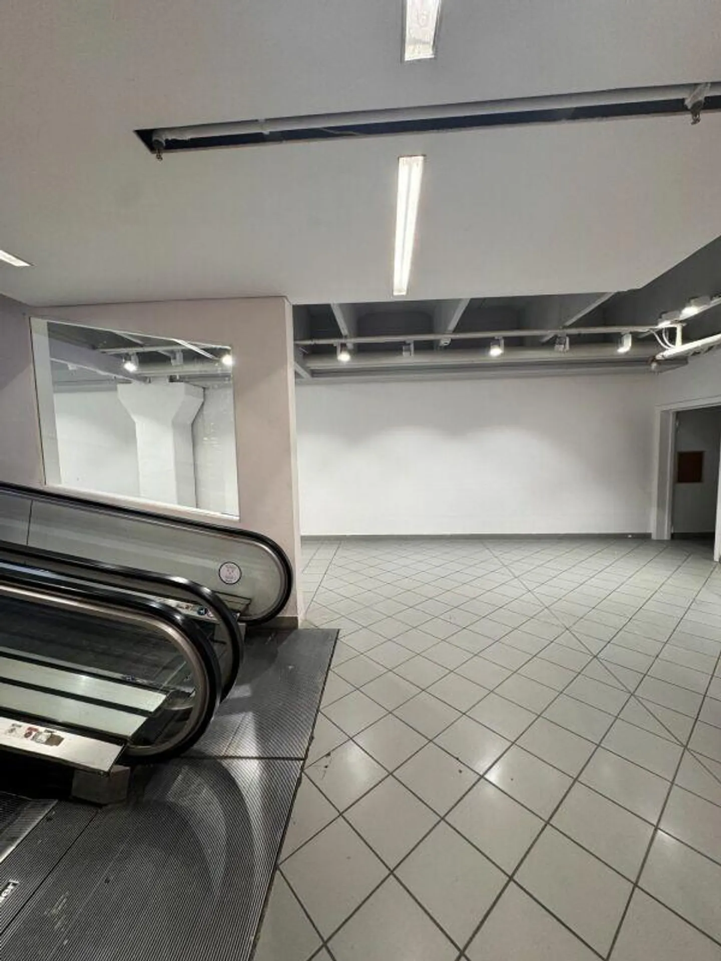 Spazio Commerciale a Grancia - Foto 11 di 11