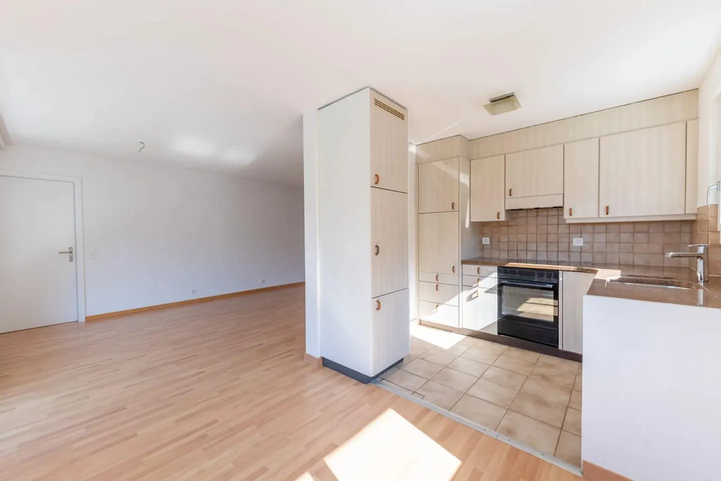 Vivere sopra i tetti di Kehrsatz: Luminoso appartamento di 5,5 locali con B... - Foto 3 di 13