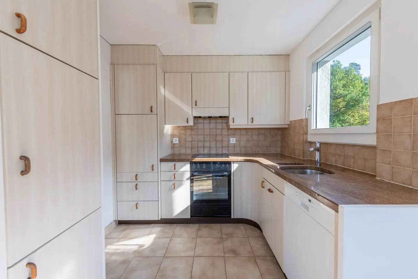 Vivere sopra i tetti di Kehrsatz: Luminoso appartamento di 5,5 locali con B... - Foto 4 di 13