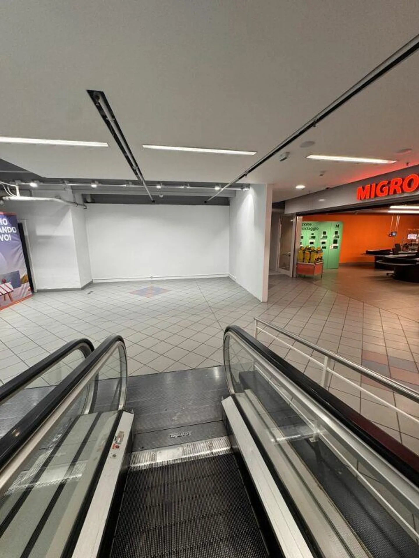 Spazio Commerciale a Grancia - Foto 7 di 11