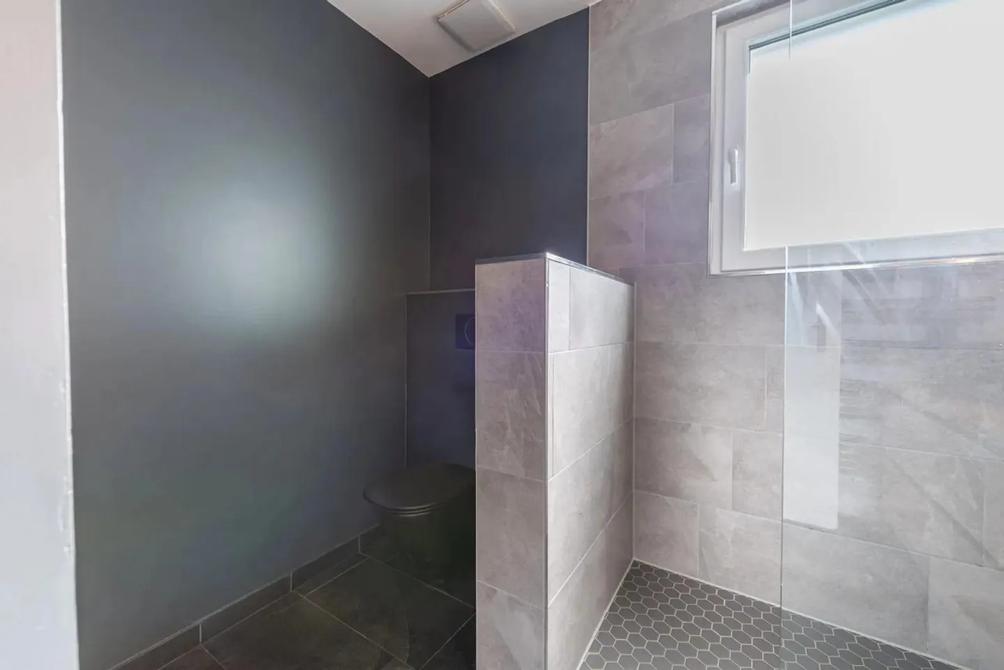 Vivere sopra i tetti di Kehrsatz: Luminoso appartamento di 5,5 locali con B... - Foto 12 di 13