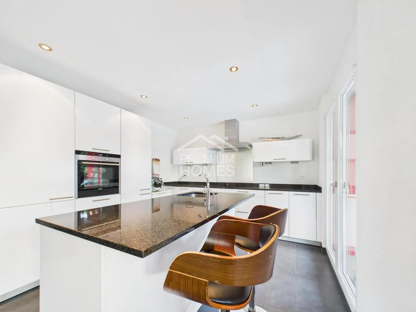 Age-appropriate comfortable home in the green - Photo 3 of 13