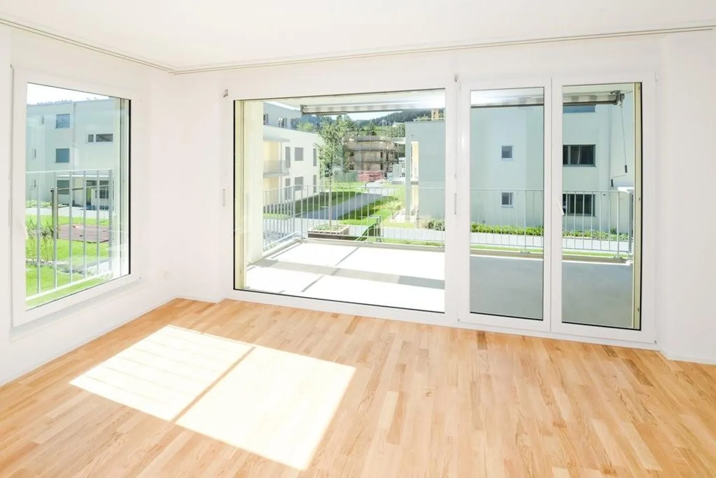 Moderne Wohnung mit Balkonen - Foto 4 von 11