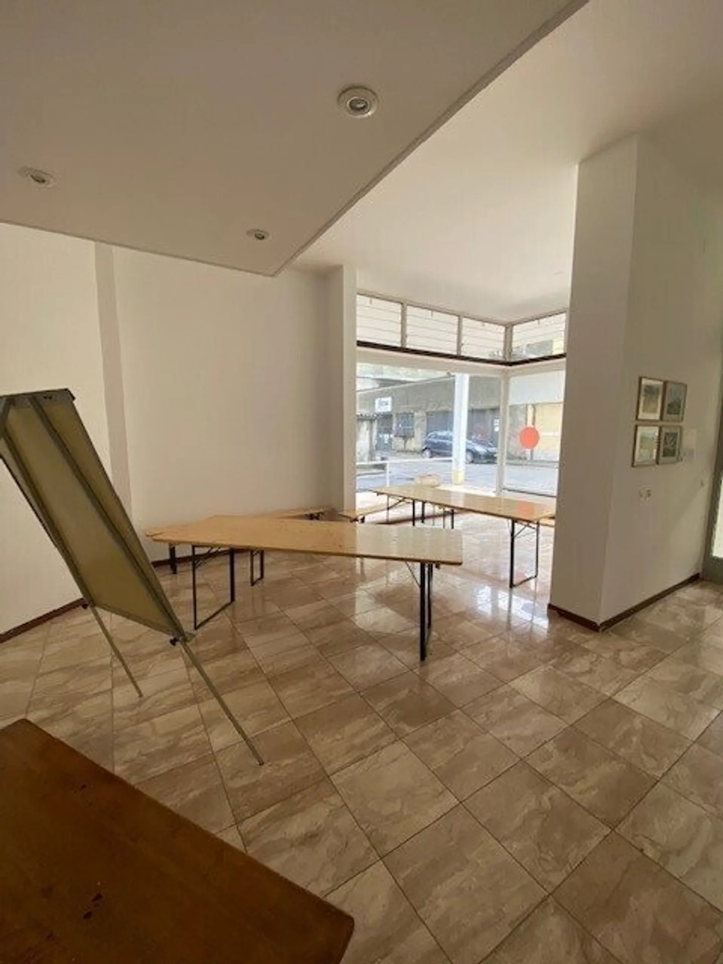 FOR RENT LARGE SHOP WITH WINDOWS - Photo 2 of 4