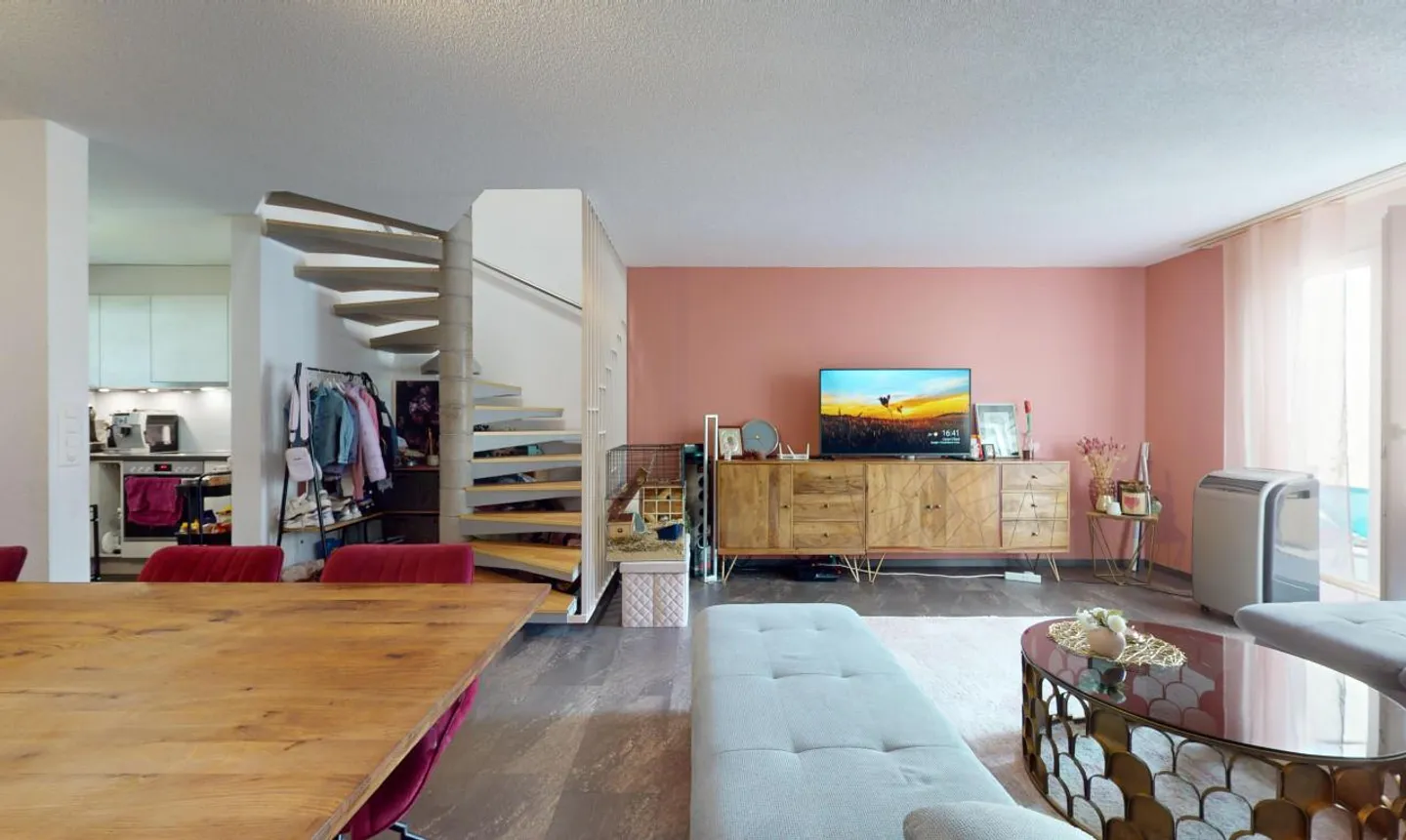 Moderno appartamento duplex con grande terrazza nel cuore di Zuchwil - Foto 2 di 13