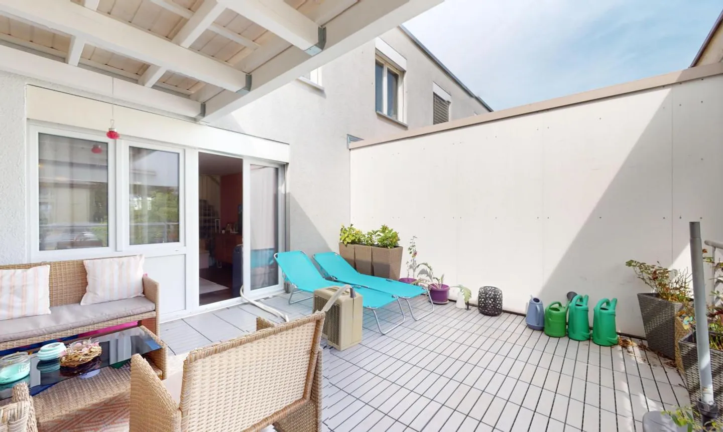 Moderno appartamento duplex con grande terrazza nel cuore di Zuchwil - Foto 3 di 13