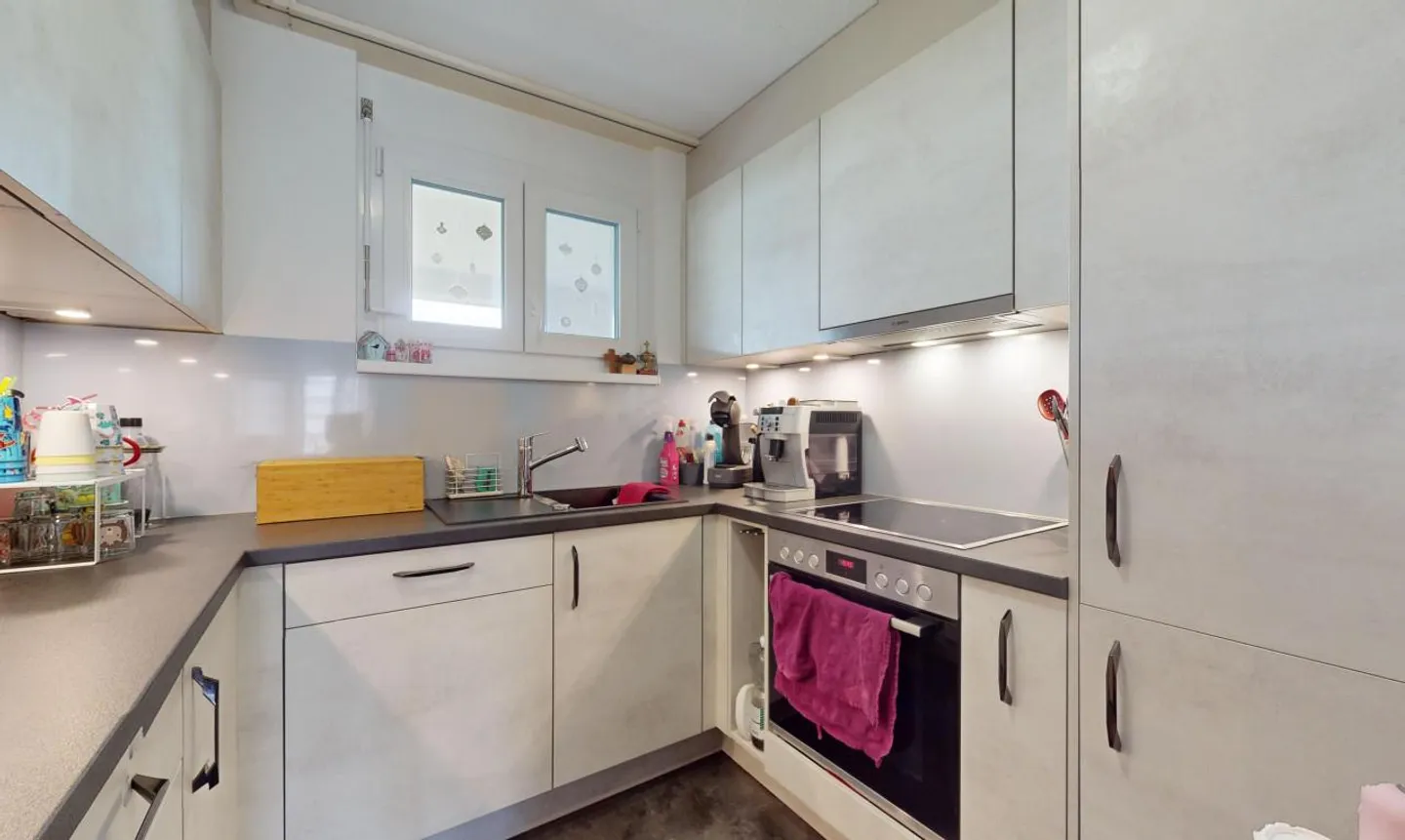 Moderno appartamento duplex con grande terrazza nel cuore di Zuchwil - Foto 4 di 13