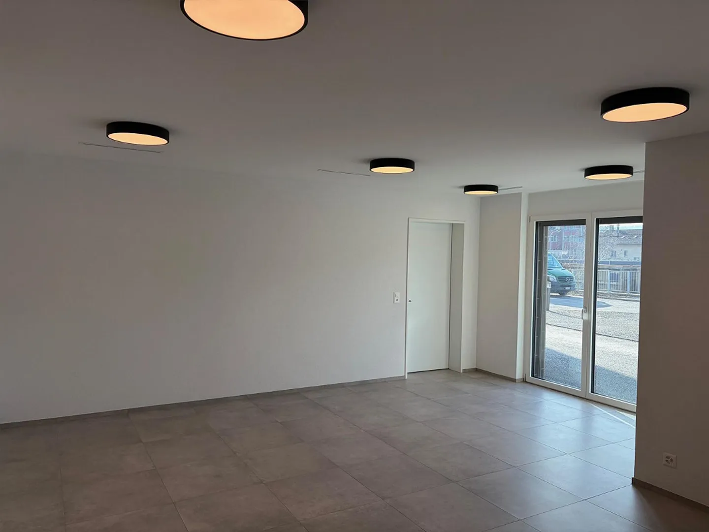 Barbershop...Insurance Office...Club Room...DIRECTLY AT THE TRAIN STATION! - Photo 4 of 4
